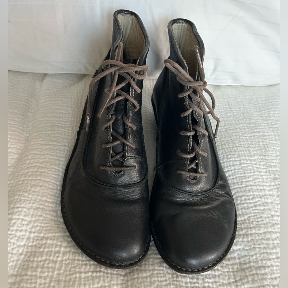 Original El Naturalista made in Spain leather booties